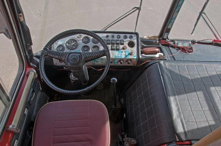 ПАЗ 3205 кабина водителя ранний