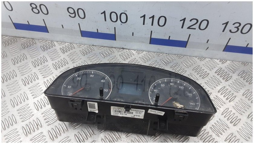 Приборная панель Фольксваген Туран 2005