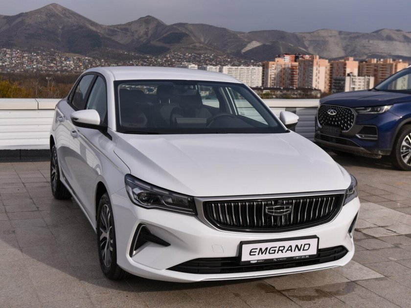 Белый Джили Эмгранд 2023