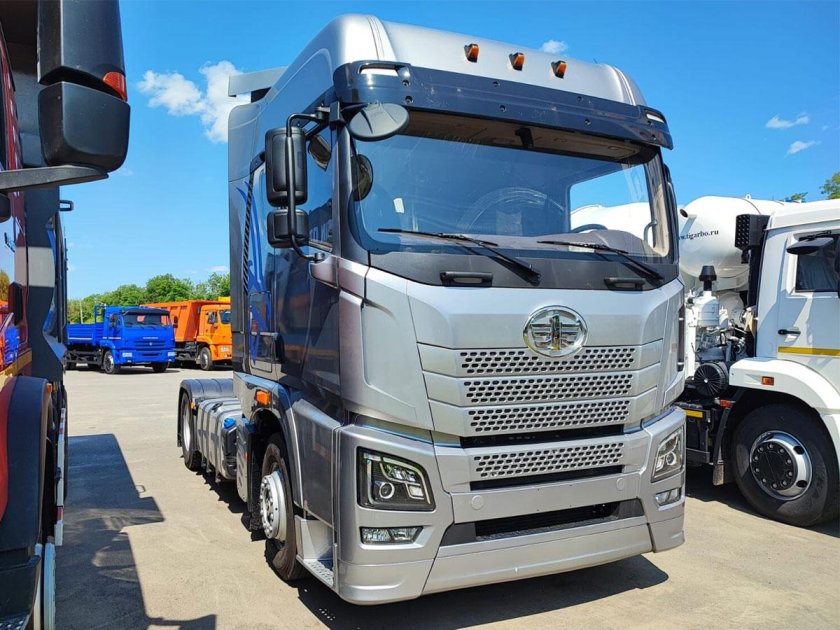 ФАВ тягач 4х2