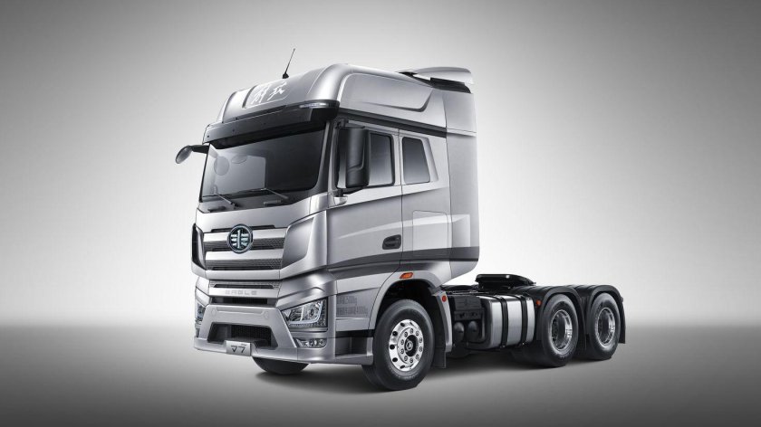 Тягач ФАВ j7