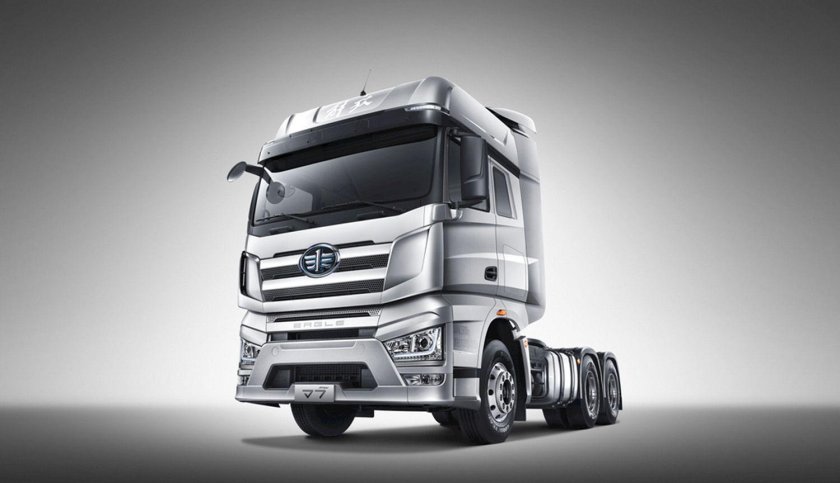 Тягач ФАВ j7