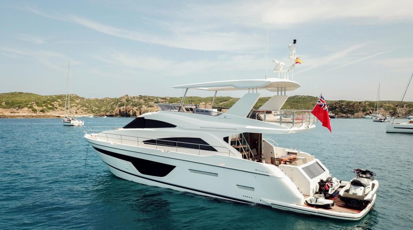 Яхта Fairline Squadron 65