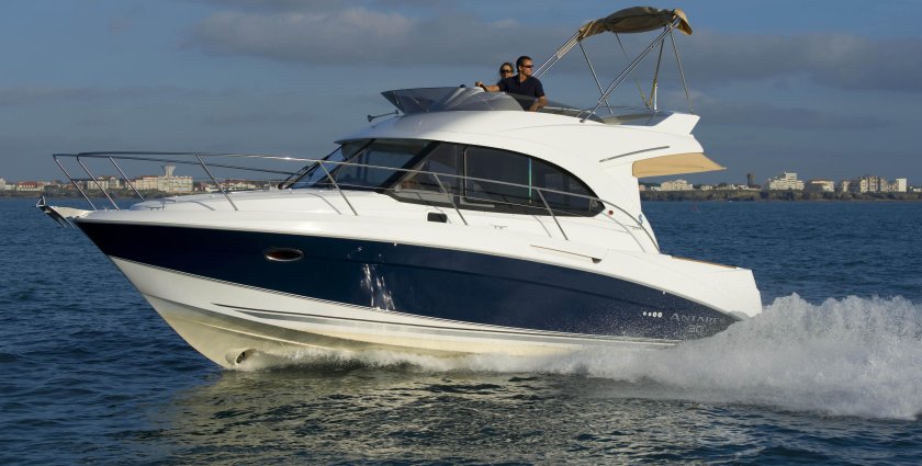 Катер Beneteau Antares 11
