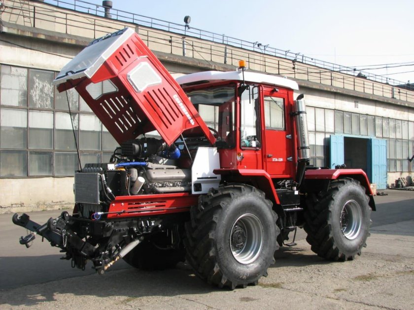 Трактор ХТА-208.1