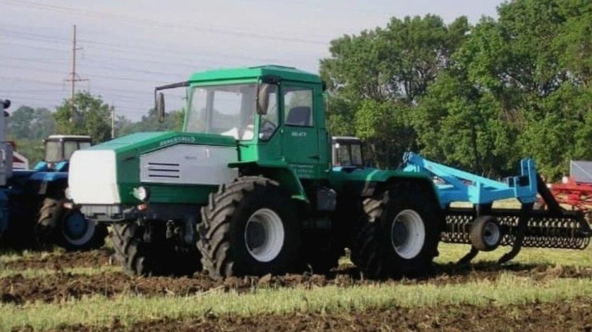 Трактор ХТА 200