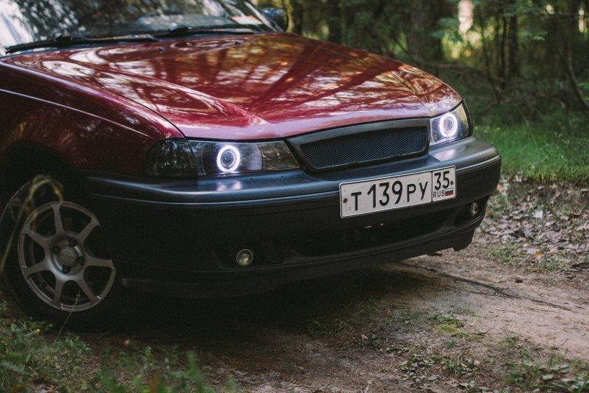 Чёрная Дэу Нексия n100