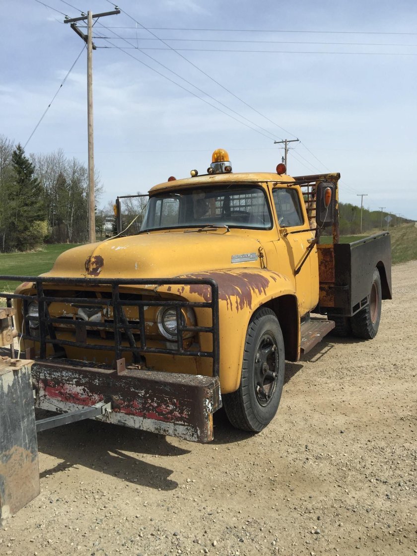 Старые грузовики