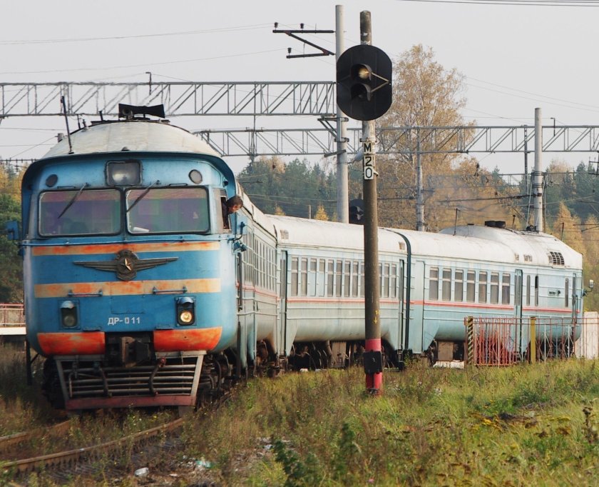 Дизель поезд др1а 011
