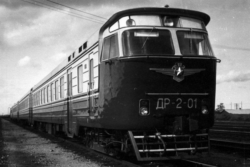Дизель поезд др1-002