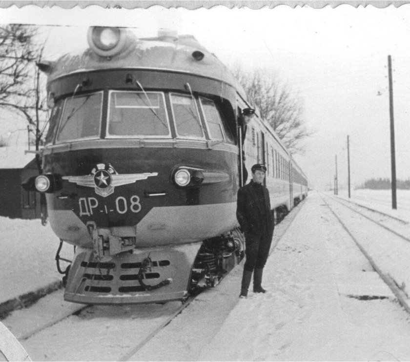 Дизель поезд др1-002