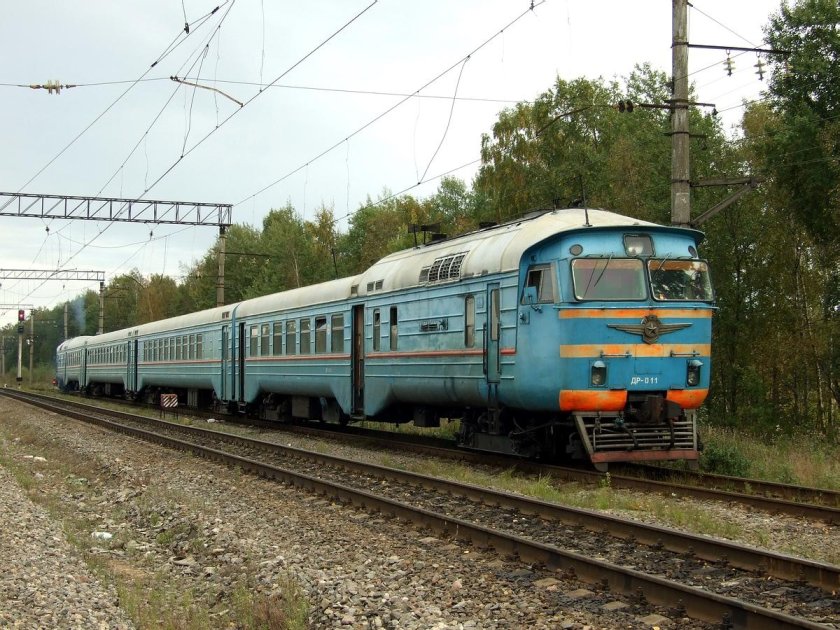 Дизель поезд др1-002