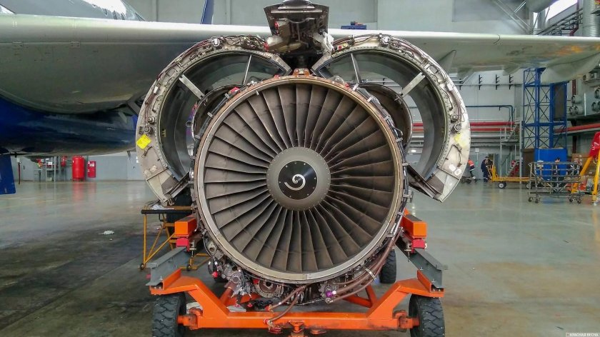 Двигатель самолета