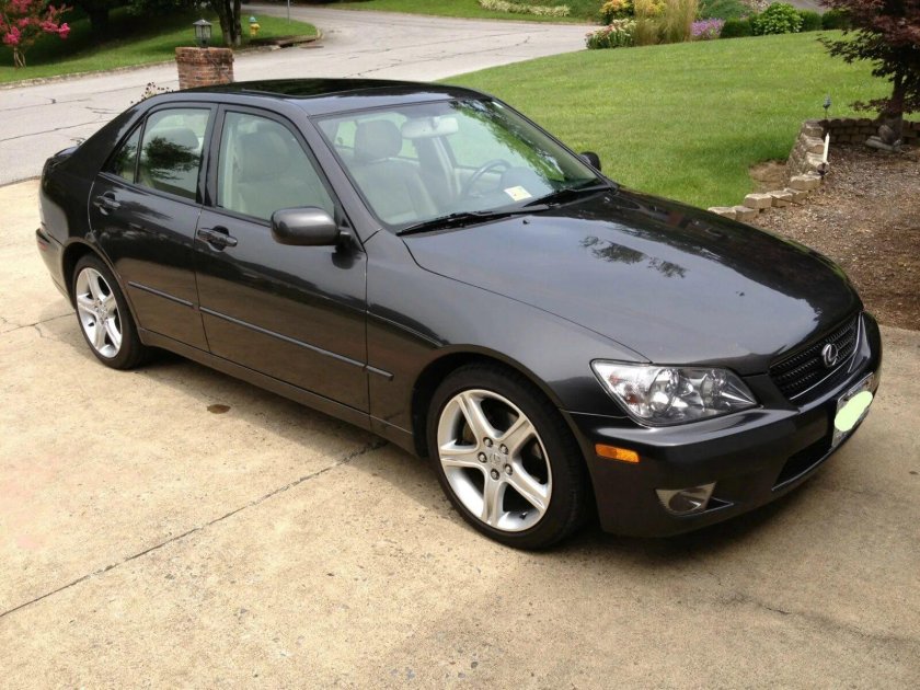 Lexus is 300 2004