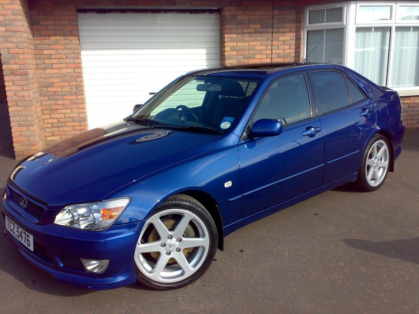 Лексус is 200 2000