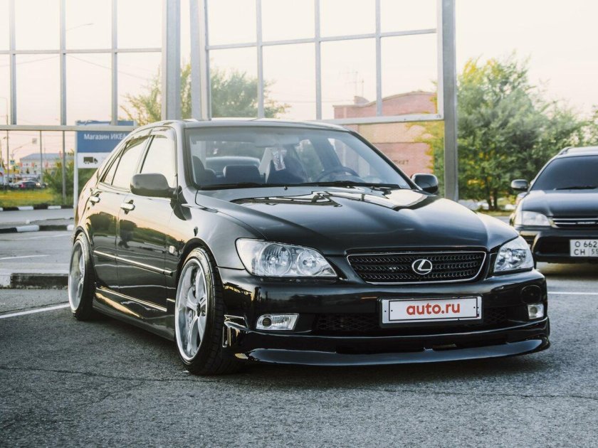Lexus is 300 и toyota altezza