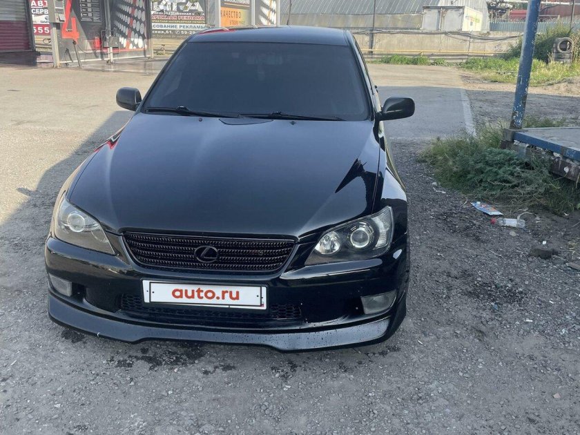 Лексус is 200 черный