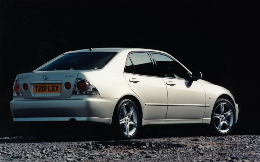 Лексус ИС 200 1998