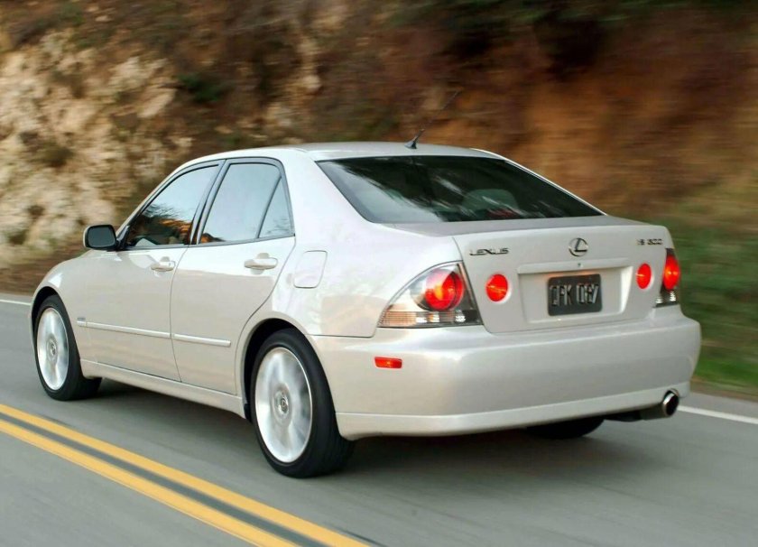 Лексус is 300 2000