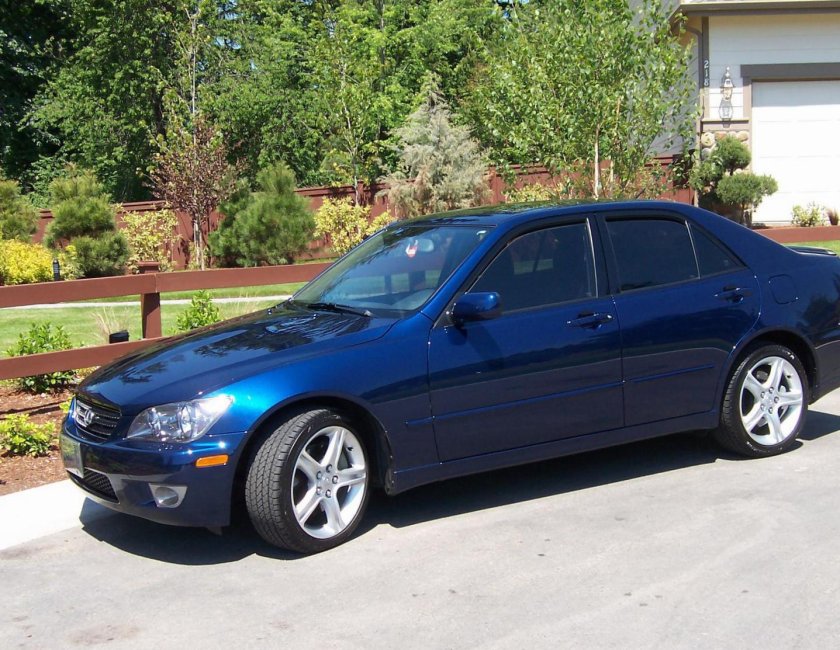 Лексус ИС 200