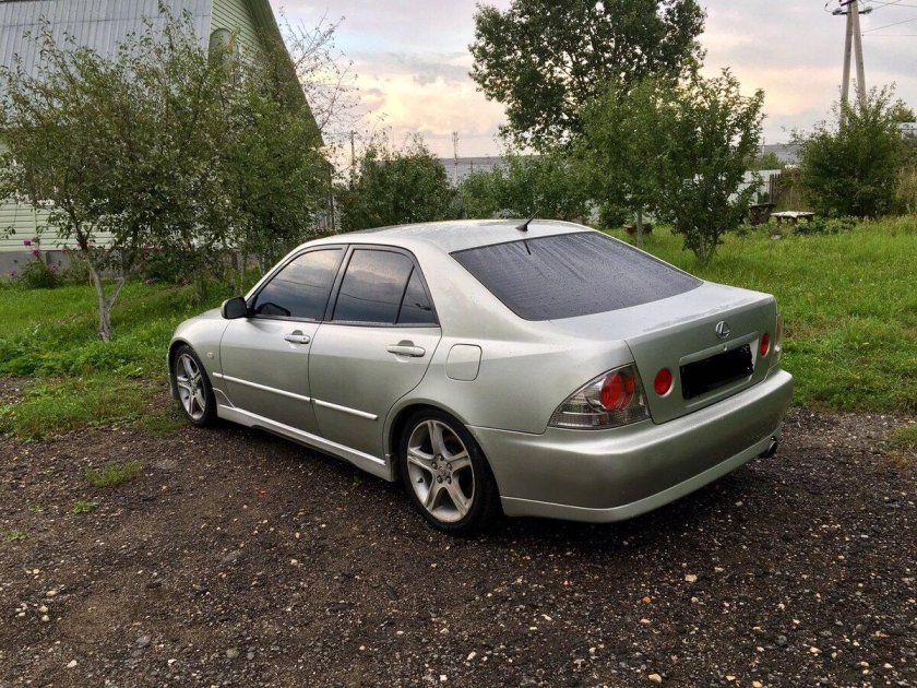 Lexus is200 2004