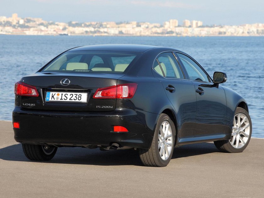Лексус is200
