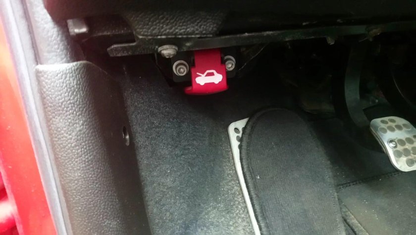 Кнопка открывания багажника Alfa Romeo GTV
