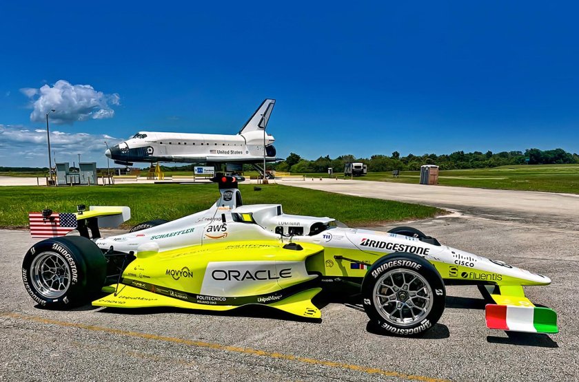 Беспилотный гоночный автомобиль