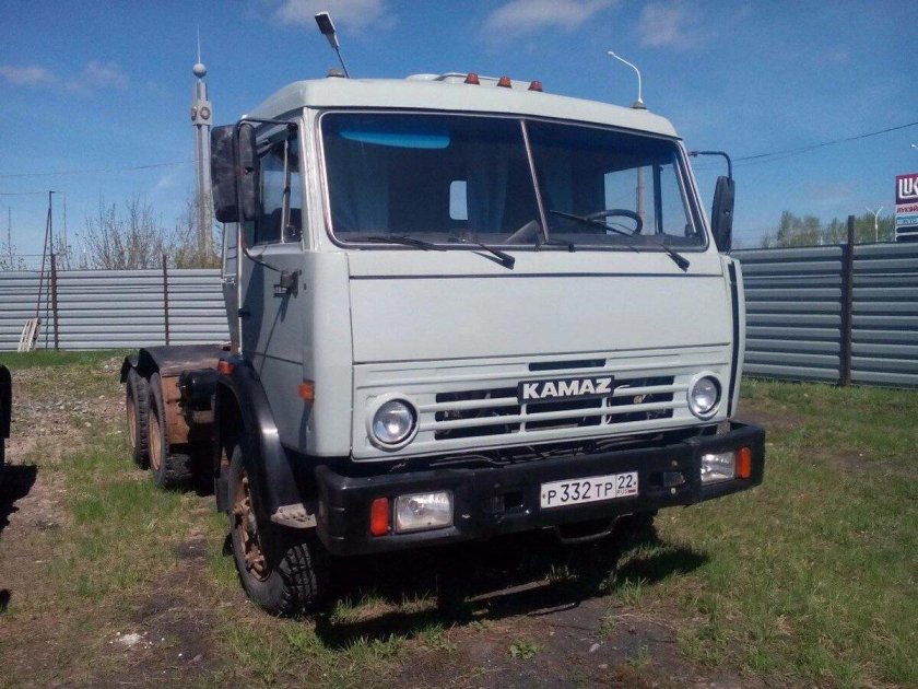 КАМАЗ 54115 серый