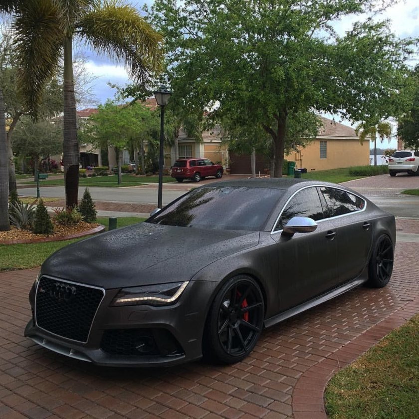 Машина Ауди rs7