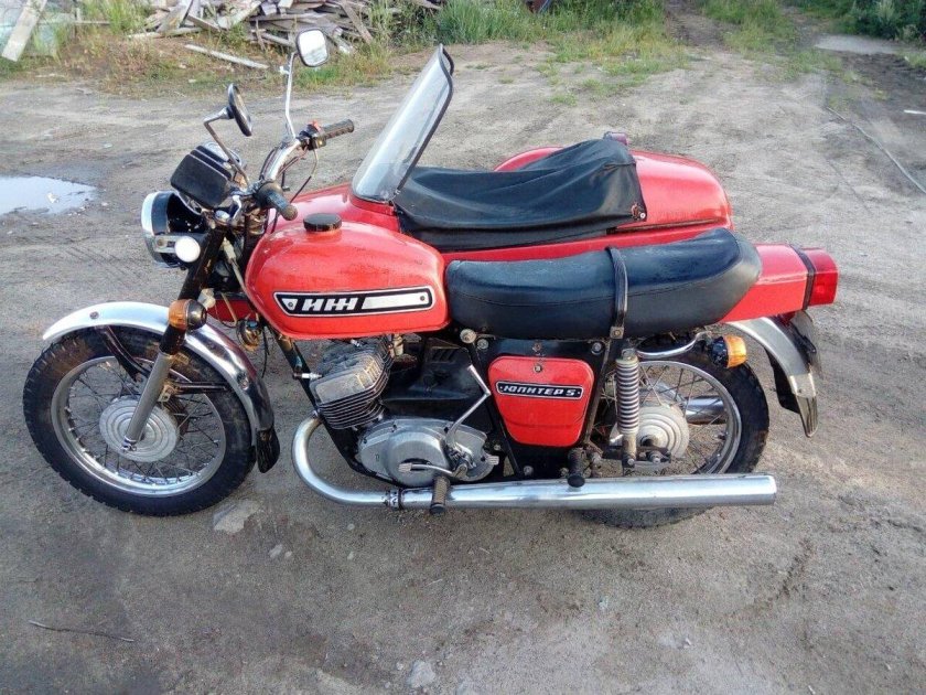 Мотоцикл ИЖ Планета 5 красный