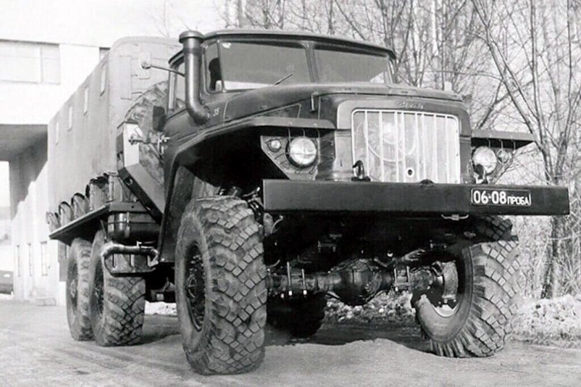 Урал-375д автомобиль
