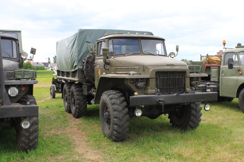 Урал 375 военный