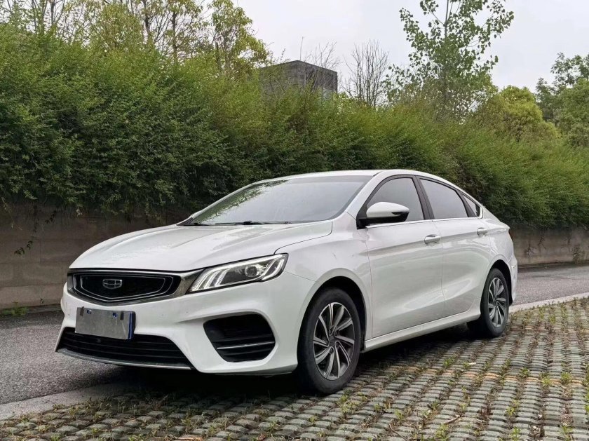 Седан geely