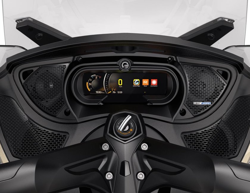 Приборная панель BRP Spyder