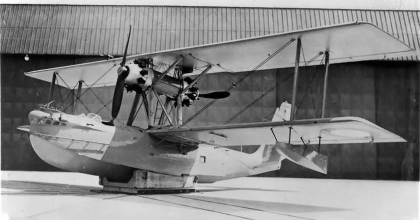Биплан гидросамолет