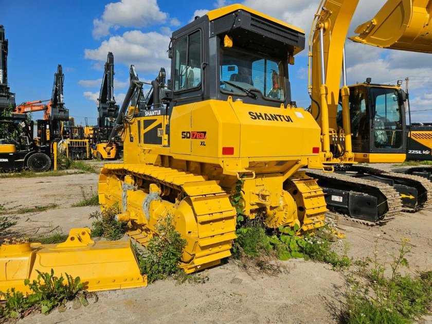 Бульдозер shantui