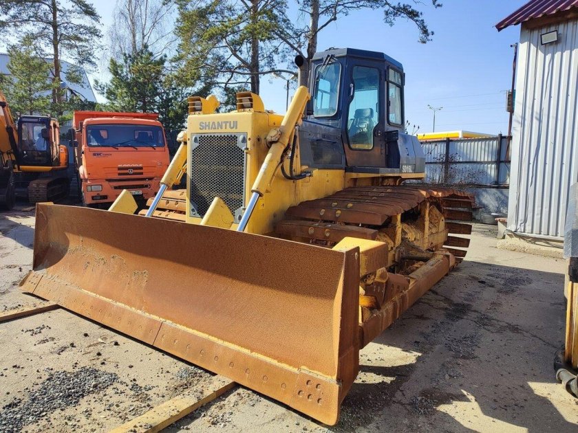 Бульдозер shantui