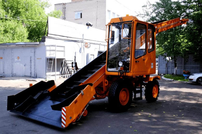 Машина погрузочная универсальная Амкодор 37