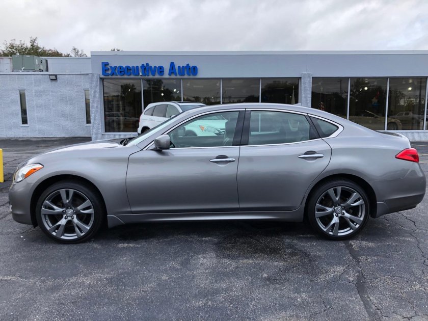 Infiniti m37x 2011