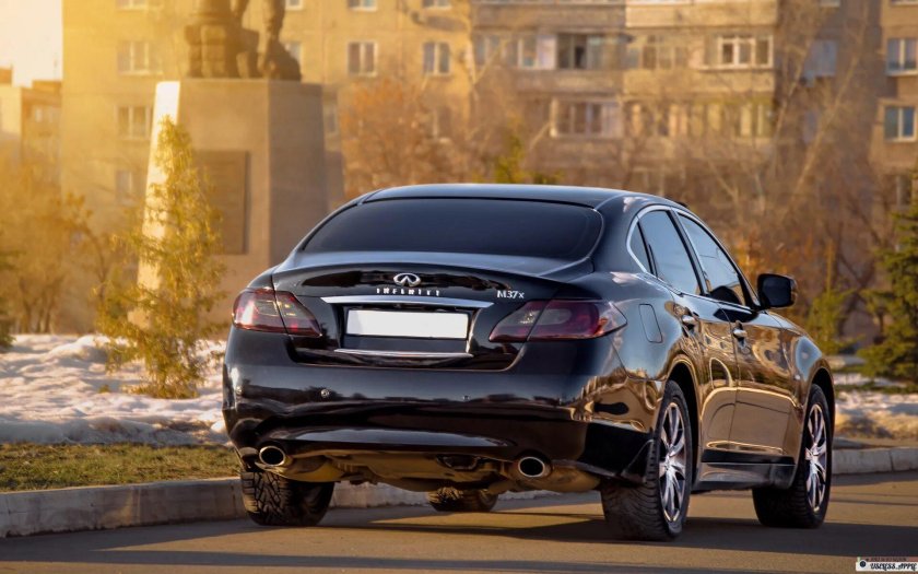 Инфинити м37