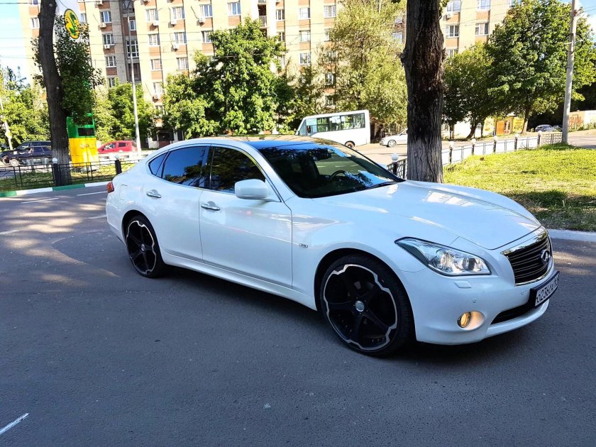 Infiniti m37x