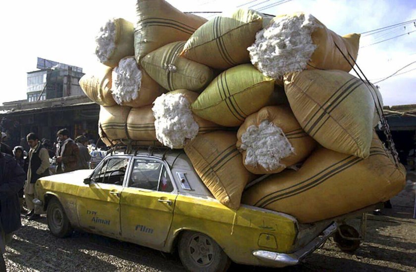 Машина нагруженная мешками