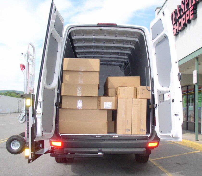 Грузовик Спринтер с грузом