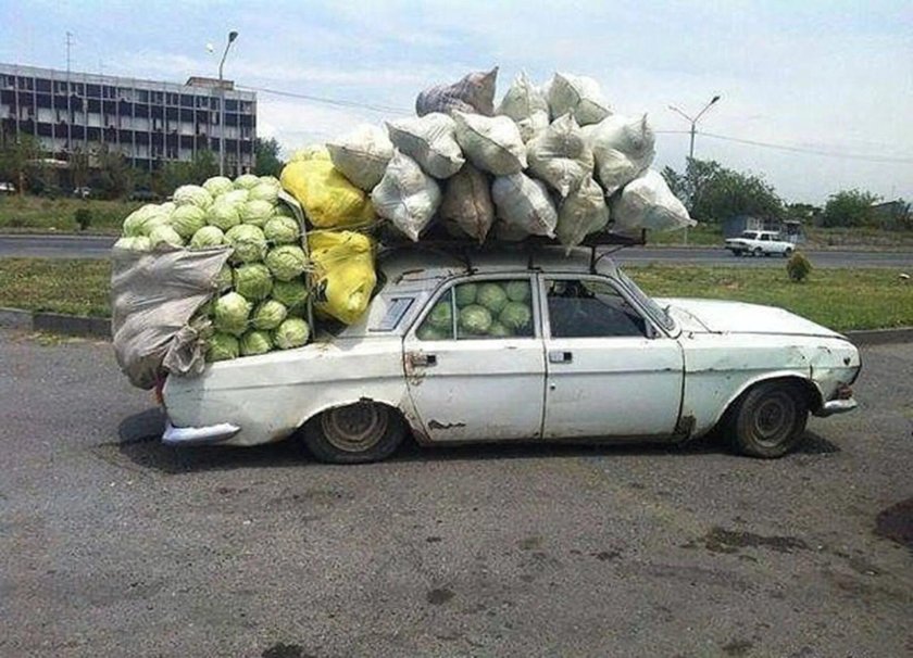 Машина нагруженная мешками