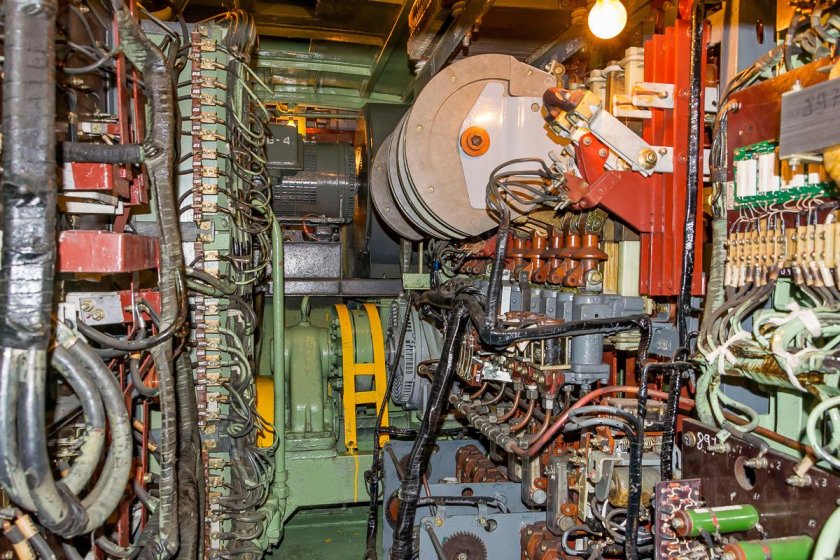 Высоковольтная камера электровоза вл80с