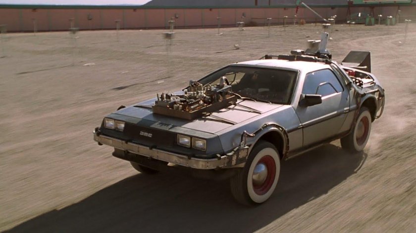 Делориан DMC 12 назад в будущее