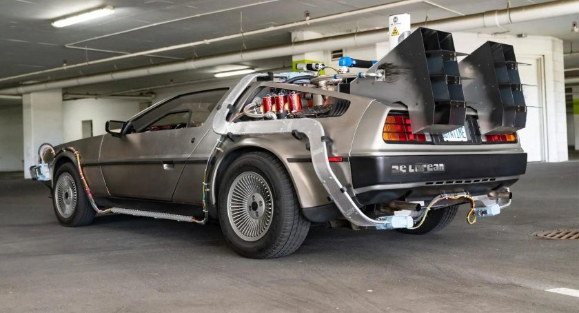 DELOREAN DMC-12 back to the Future