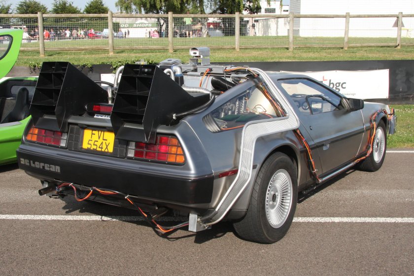 DELOREAN DMC-12 машина времени