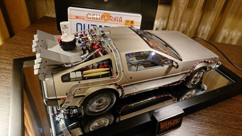 LEGO DELOREAN DMC-12